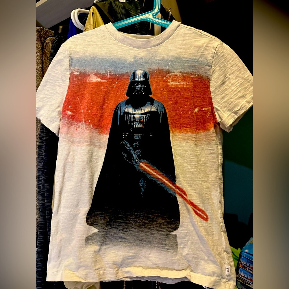 GAP Star Wars boys Darth Vader T-shirt. Medium size